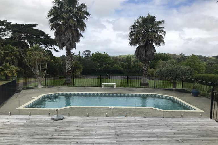 Photo of property in 79 Tawa Road, Kumeu, 0891