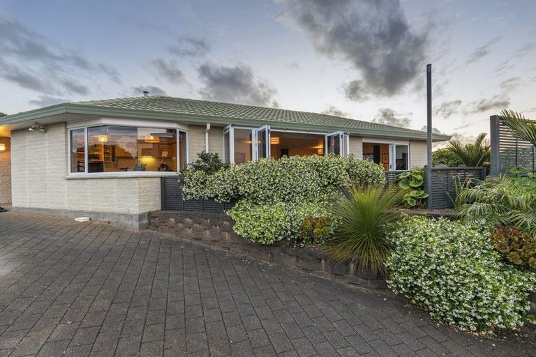 Photo of property in 8 Chatswood Grove, Fitzroy, New Plymouth, 4312