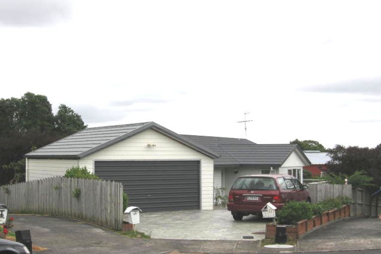 Photo of property in 11 Mira Place, Windsor Park, Auckland, 0632