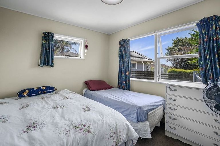 Photo of property in 68 Divich Avenue, Te Atatu South, Auckland, 0610