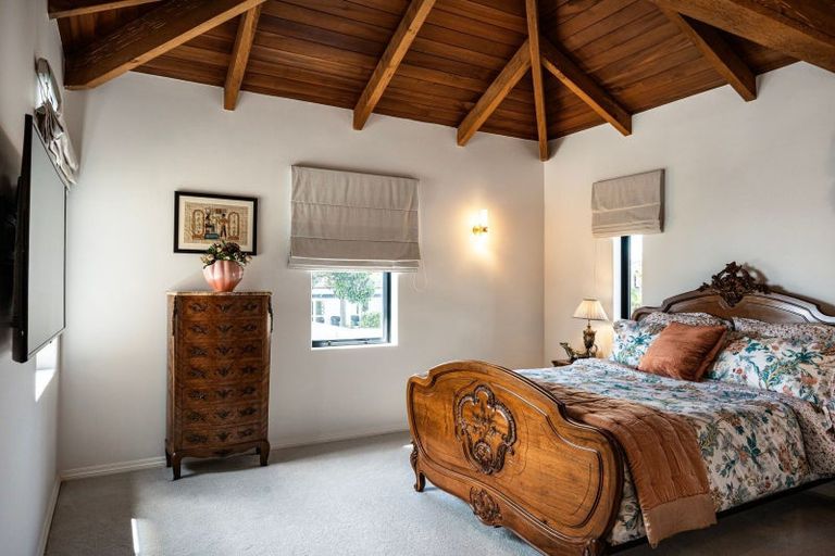 Photo of property in 1/60 Milford Road, Milford, Auckland, 0620