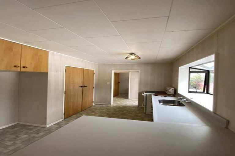 Photo of property in 2 Oak View Place, Greytown, 5712