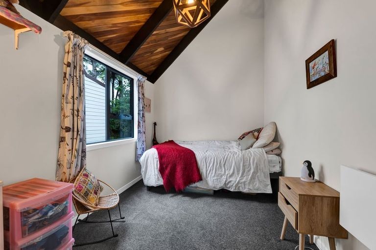 Photo of property in 10 Hood Place, Spotswood, New Plymouth, 4310