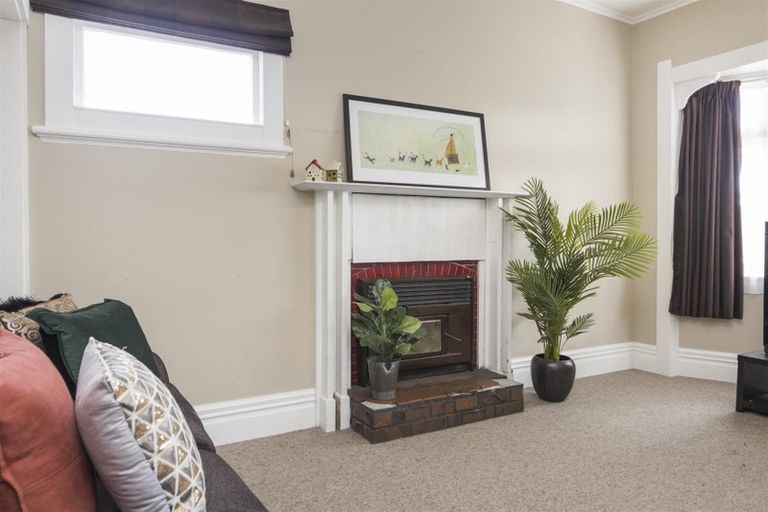 Photo of property in 28 Hair Street, Marton, 4710