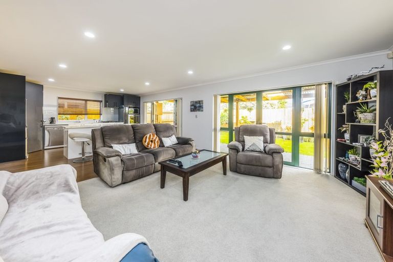 Photo of property in 38 Maypark Crescent, Flat Bush, Auckland, 2016