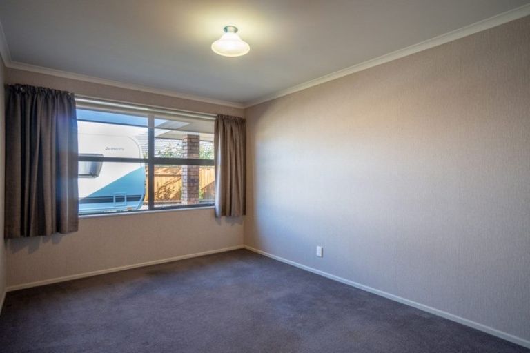 Photo of property in 11 Geneva Terrace, Kelvin Grove, Palmerston North, 4414