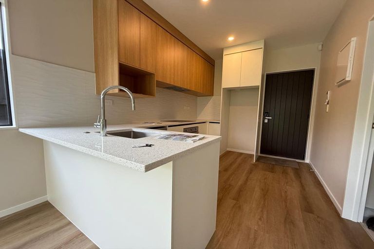 Photo of property in 16 Don Oliver Lane, Glen Eden, 0602