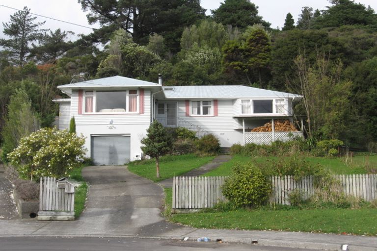 Photo of property in 76 Glen Road, Stokes Valley, Lower Hutt, 5019