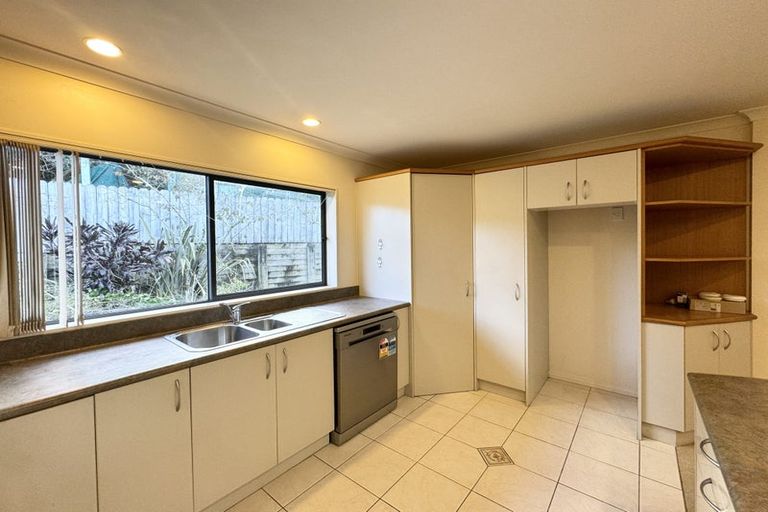 Photo of property in 4 Mackwell Road, Fairview Heights, Auckland, 0632