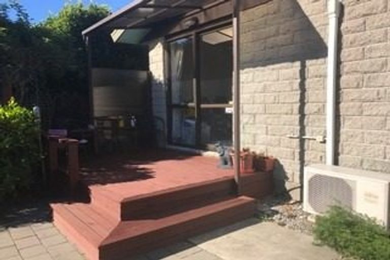 Photo of property in 3 Strack Place, Redwood, Christchurch, 8051