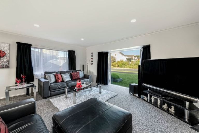 Photo of property in 6 John Brooke Crescent, East Tamaki Heights, Auckland, 2016