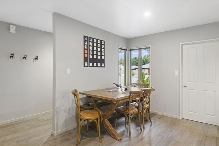 Photo of property in 77 Sarabande Avenue, Redwood, Christchurch, 8051