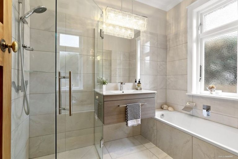 Photo of property in 242 The Parade, Island Bay, Wellington, 6023