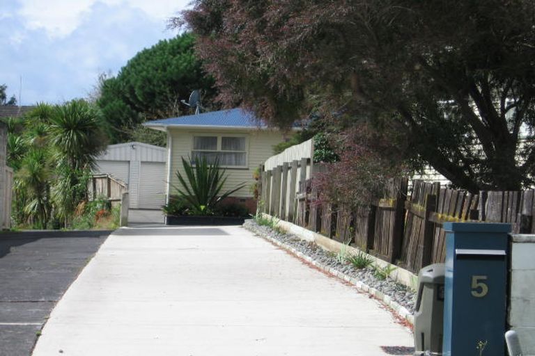 Photo of property in 5 Glendene Avenue, Glendene, Auckland, 0602