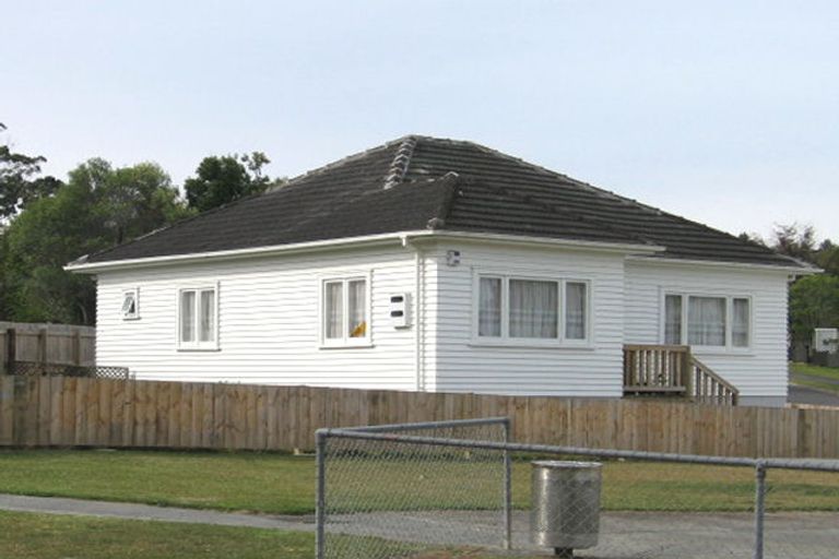 Photo of property in 1 Midgley Road, West Harbour, Auckland, 0618