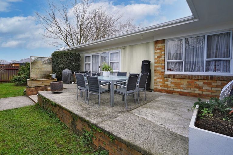 Photo of property in 2 Dover Road, St Andrews, Hamilton, 3200