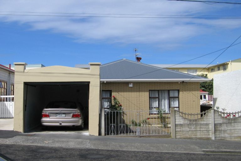 Photo of property in 4 Glendavar Street, Berhampore, Wellington, 6023