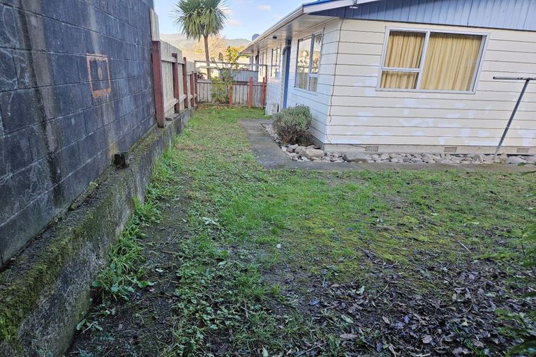 Photo of property in 1/51 Hartford Crescent, Totara Park, Upper Hutt, 5018