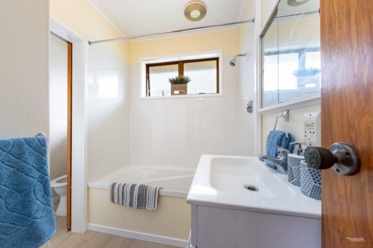 Photo of property in 2a Laurel Grove, Maungaraki, Lower Hutt, 5010