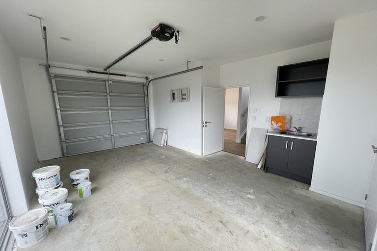 Photo of property in 17 Paparahi Place, Wainui, 0992