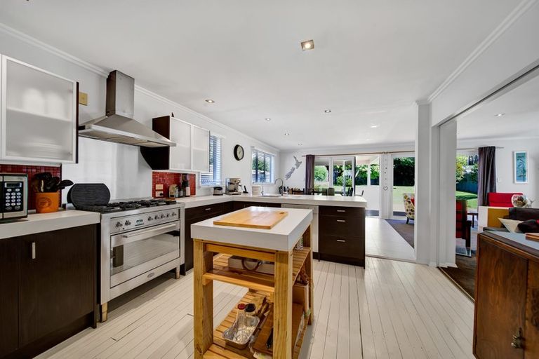 Photo of property in 46 Awanui Street, Merrilands, New Plymouth, 4312