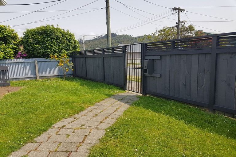 Photo of property in 20 Holyoake Crescent, Avalon, Lower Hutt, 5011