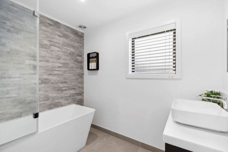 Photo of property in 22 Rata Street, Wanaka, 9305