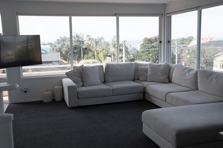 Photo of property in 1/2 Ocean View Road, Milford, Auckland, 0620