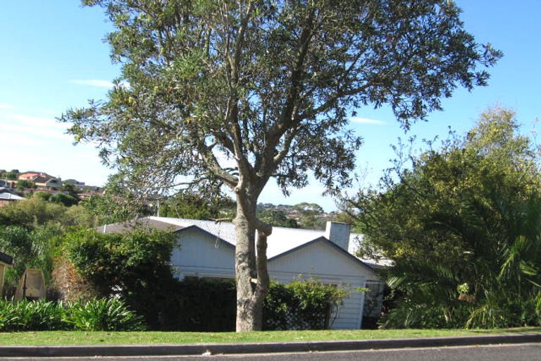 Photo of property in 1/23 Hebron Road, Waiake, Auckland, 0630