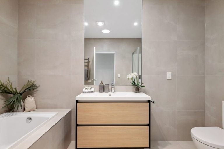 Photo of property in 30 Owen Chapman Drive, Red Beach, 0932