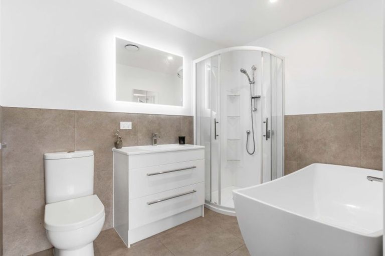 Photo of property in 128 Sharyn Place, Whangamata, 3620