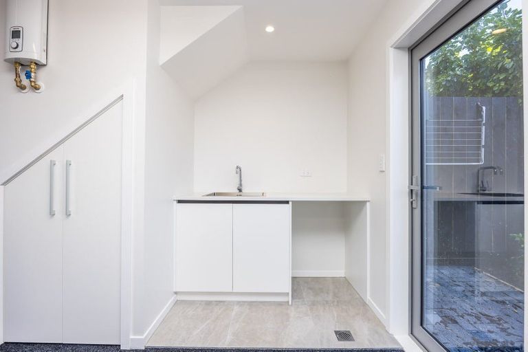 Photo of property in 1/94 Target Road, Totara Vale, Auckland, 0629