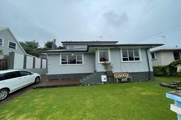 Photo of property in 74 Awanui Street, Merrilands, New Plymouth, 4312