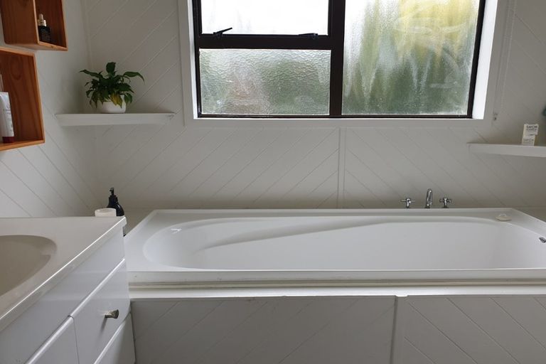 Photo of property in 15 Chew Place, Ranui, Porirua, 5024