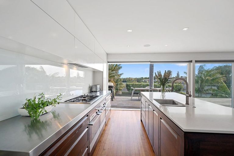 Photo of property in 306 Hurstmere Road, Takapuna, Auckland, 0622