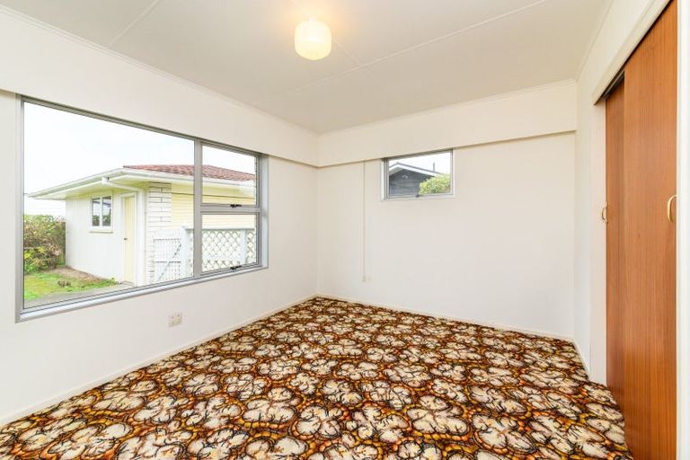 Photo of property in 16 Cecil Place, Cloverlea, Palmerston North, 4412