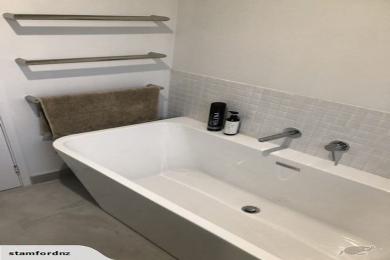 Photo of property in 15 The Grove, Titirangi, Auckland, 0604