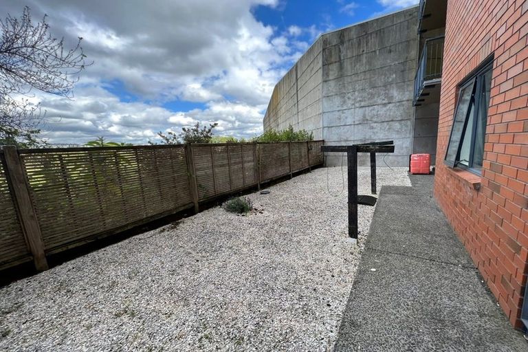 Photo of property in 1i/17 Crown Lynn Place, New Lynn, Auckland, 0600