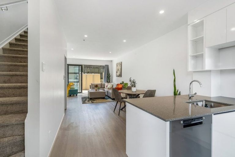 Photo of property in 43c Fitzherbert Avenue, West Harbour, Auckland, 0618