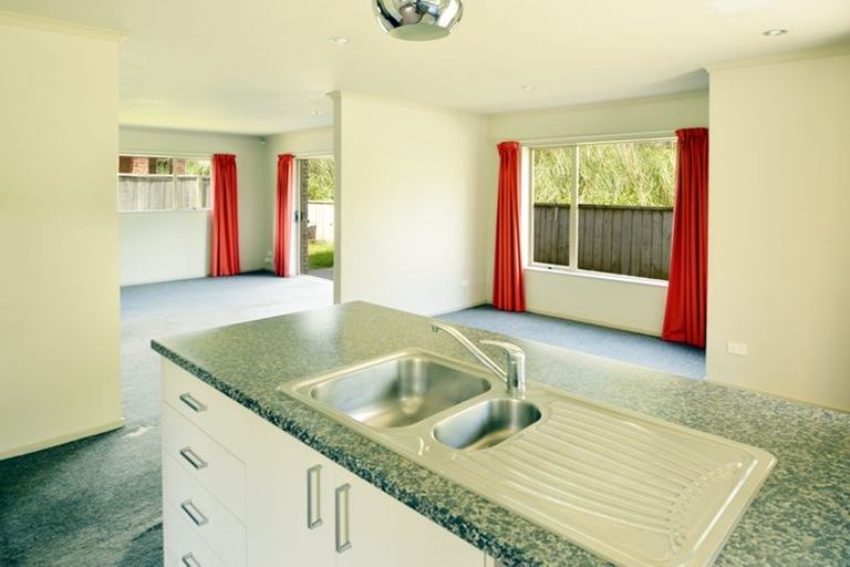 Photo of property in 64a Peverill Crescent, Papatoetoe, Auckland, 2025