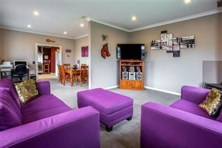 Photo of property in 46 Kirk Street, Otaki, 5512