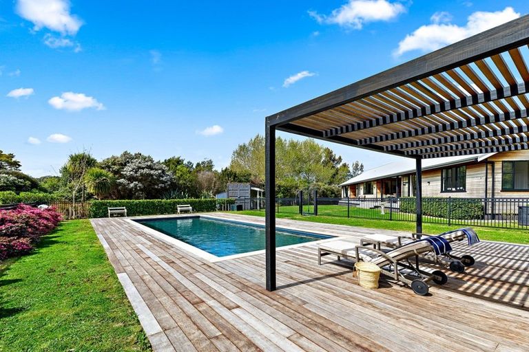 Photo of property in 2 Tamahunga Drive, Matakana, Warkworth, 0985