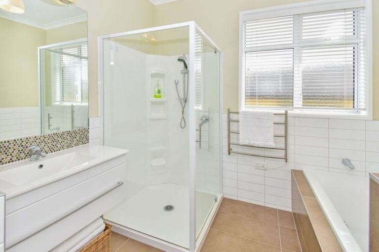 Photo of property in 10 Marwan Crescent, The Gardens, Auckland, 2105