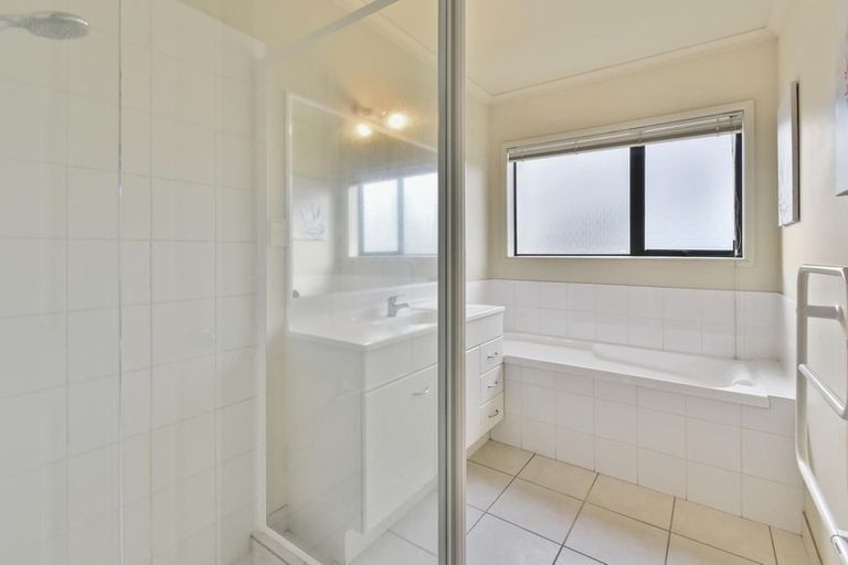 Photo of property in 41 Kellaway Drive, East Tamaki, Auckland, 2013