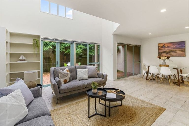 Photo of property in 2/110 Nayland Street, Sumner, Christchurch, 8081