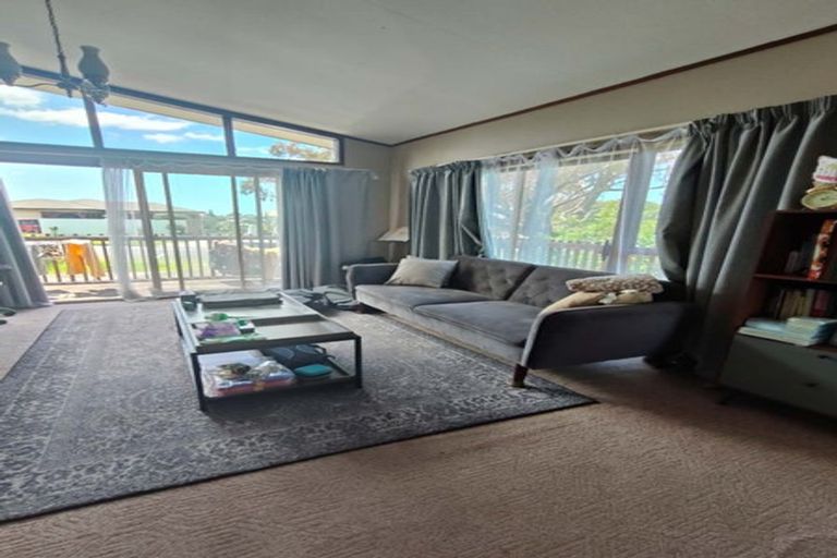 Photo of property in 34 Sartors Avenue, Northcross, Auckland, 0630