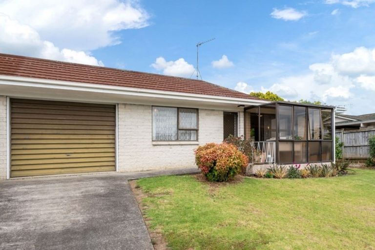 Photo of property in 2/77 Stanniland Street, Sunnyhills, Auckland, 2010