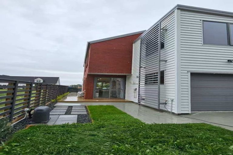 Photo of property in 3 Yellow Pear Lane, Karaka, 2578