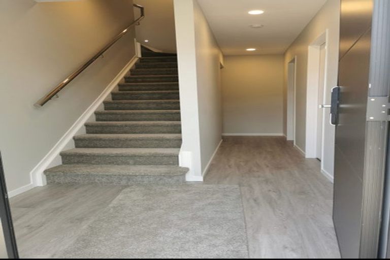 Photo of property in 13a Windermere Crescent, Blockhouse Bay, Auckland, 0600