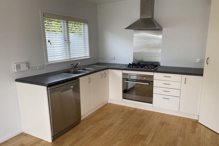 Photo of property in 18 Beresford Street, Bayswater, Auckland, 0622